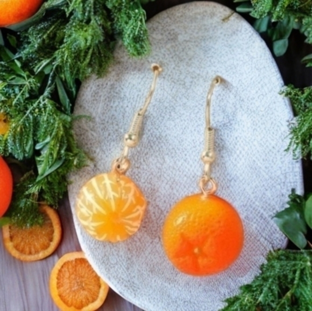 MODCLOTH ORANGE PEEL EARRINGS